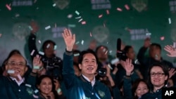 台湾副总统、代表民进党竞选总统的赖清德与搭档萧美琴庆祝选举胜利。(2024年1月13日)