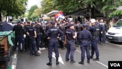 Policija sprečava pripadnike desničarskih organizacija da priđu mestu održavanja festivala "Merdita - dobar dan", koji je otvoren u sredu uveče u Centru za kulturnu dekontaminaciju, u Beogradu, 29. maja 2019.