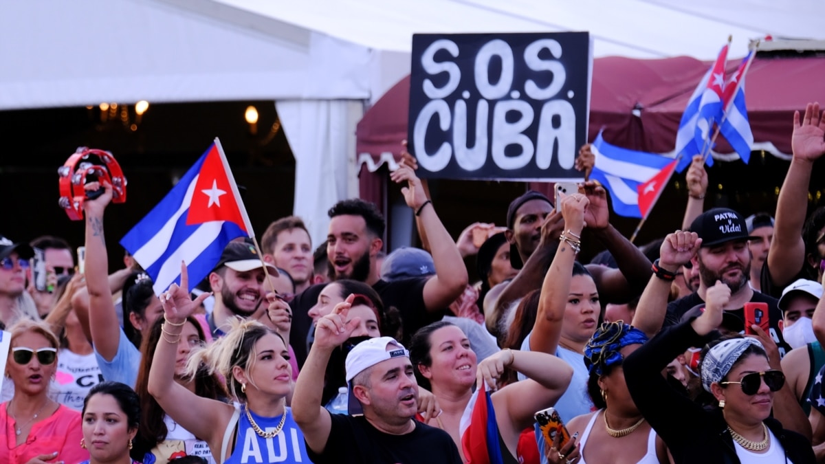 Cubans Rally in US in Support of Protesters in Cuba