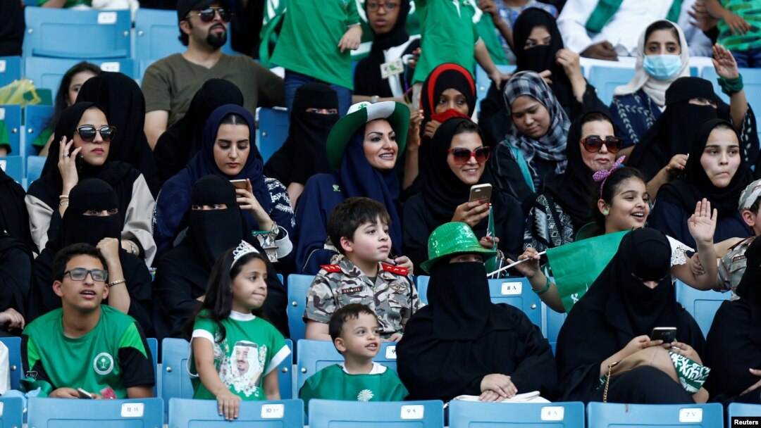 ARSIP – Kaum Wanita Saudi Arabia menghadiri rapat akbar untuk merayakan Hari Nasional, di Riyadh, Saudi Arabia, 23 September 2017 (foto: REUTERS/Faisal Al Nasser)