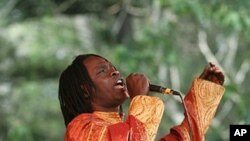 Senegalese singer Baaba Maal (2008 file photo)
