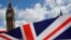 Britanska zastava nadomak parlamenta u Londonu.