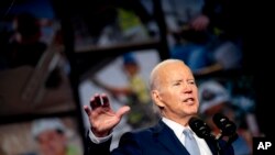 Presiden AS Joe Biden berbicara dalam sebuah acara di Washington, pada 25 April 2023. (Foto: AP/Andrew Harnik)