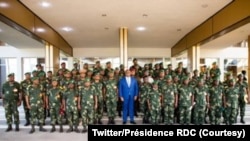 Président Félix Tshisekedi kati na commandants ya ba opérations ya FARDC nsima na bokutani na Cité ya Union africaine, Kinshsa, RDC, 10 décembre 2020. (Twitter/Présidence RDC)