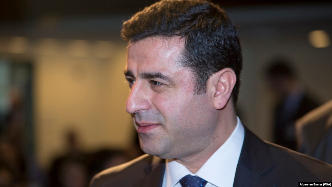 Kurdlarni qo'llab-quvvatlovchi HDP partiyasi yetakchisi Salohiddin Demirtosh 