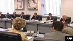 Kosovë: Vazhdojnë reagimet mbi ndryshimet në qeveri