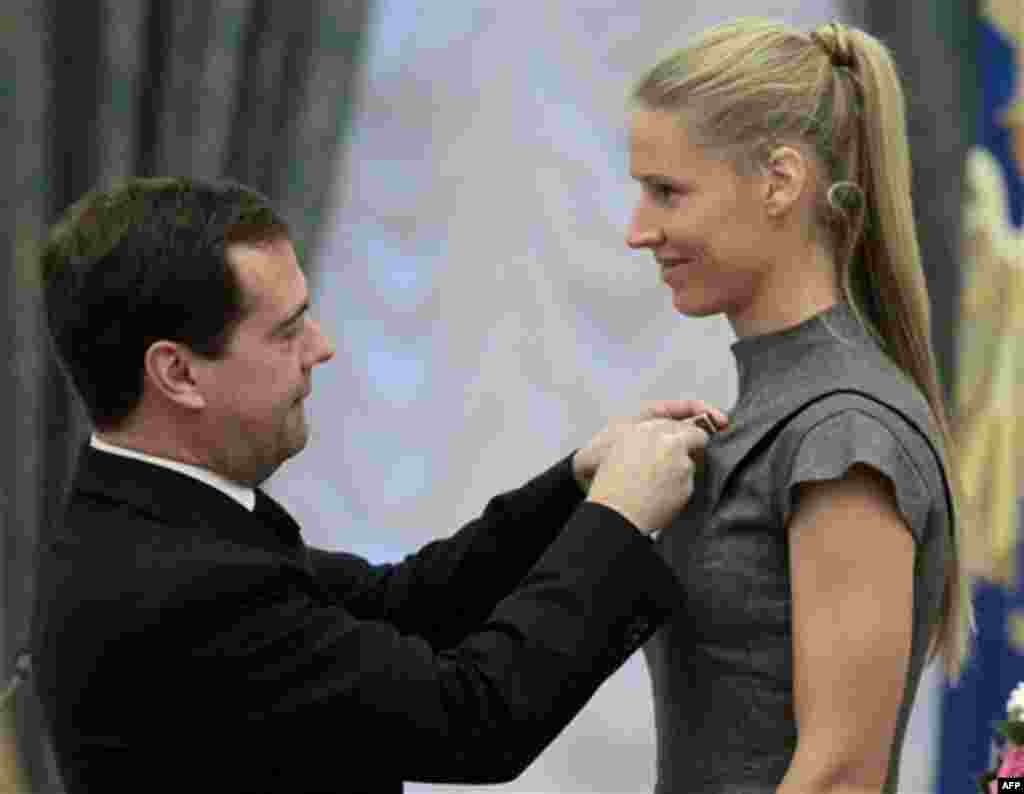 Russian President Dmitry Medvedev presents Russian tennis player Elena Dementieva with a medal during an award ceremony in the Kremlin in Moscow, Thursday, Dec. 30, 2010. (AP Photo/Alexander Natruskin, Pool)