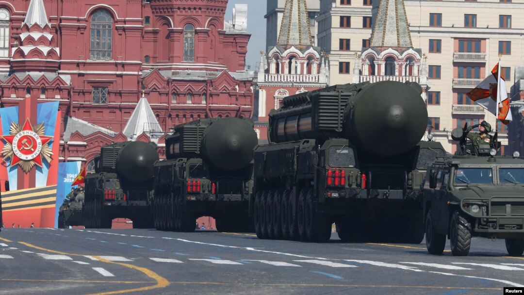 Unit peluncur misil Rusia, Topol-M dipamerkan dalam parade peringatakan kemenangan Rusia atas Nazi Jerman (foto: dok).