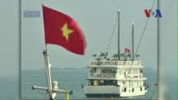 Tàu du lịch bị đắm ở Vịnh Hạ Long