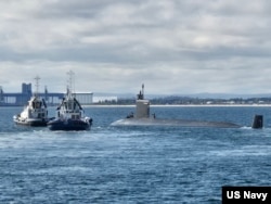 10일 호주 스털링에서 미 해군 소속인 버지니아급 잠수함인 USS 하와이(SSN-776)가 수시를 마친 후 정박해 있다.