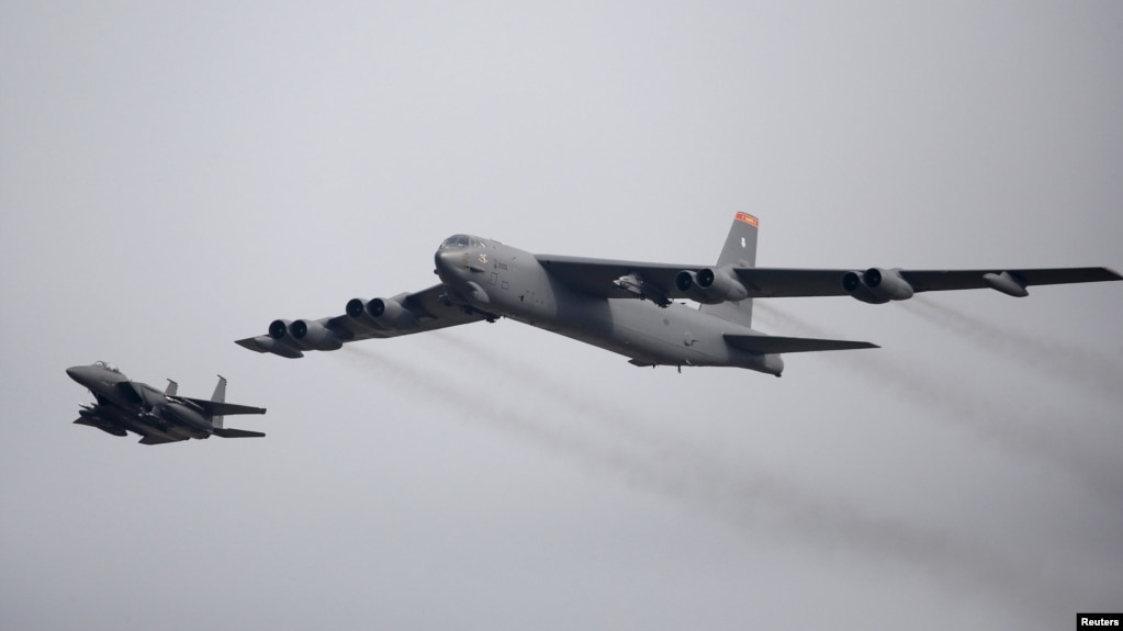 괌 미 공군 B-52 폭격기 이륙 도중 추락