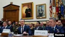 پیت هگست، وزیر جنگ ایالات متحده و ژنرال دن کین، رئیس ستاد مشترک نیروهای مسلح آمریکا 