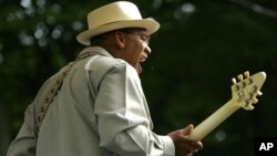 Toronzo Cannon and the Cannonball Express perform on the first day of the 22nd Annual Chicago Blues Festival (file photo)