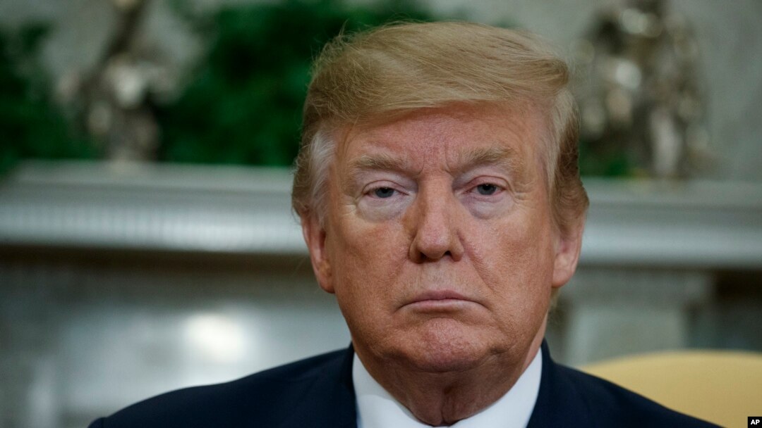 El presidente de EE.UU., Donald Trump, buscó liberar inmigrantes detenidos en ciudades santuario según medios estadounidenses.