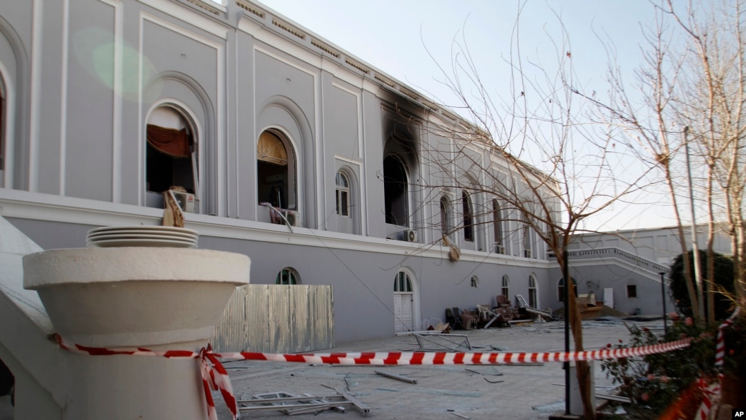 Sebuah rumah yang terkena serangan bom di Kandahar, Afghanistan, 11 Januari 2017. (AP Photos/Allauddin Khan)