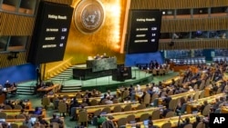 Генералното собрание на ОН гласа за примирје, додека Израел ја проширува својата воена операција