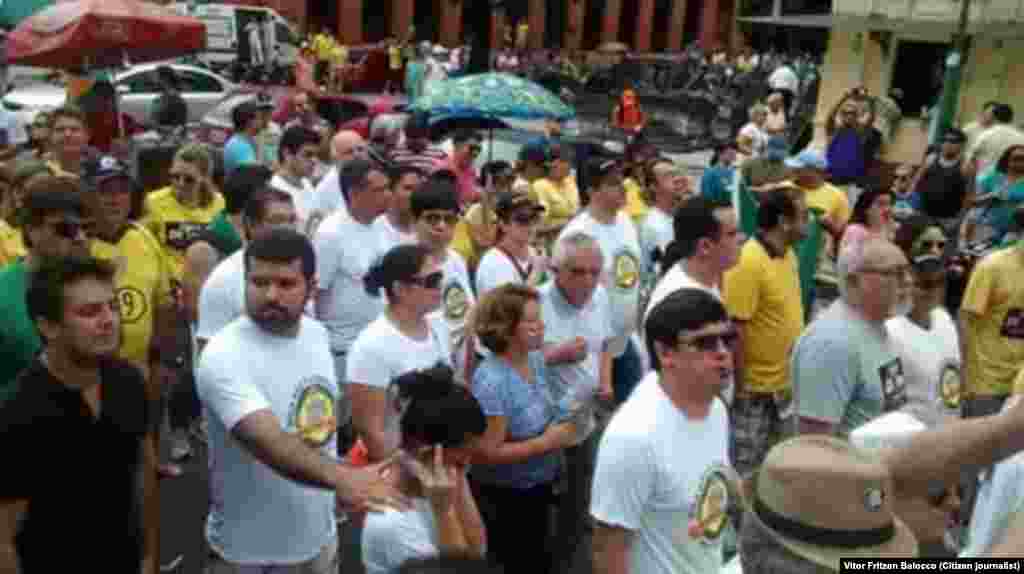 Centenas protestaram em Belém querendo Dilma fora do poder