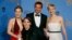 Các diễn viên trong phim 'American Hustle' Amy Adams (trái), Bradley Cooper và Jennifer Lawrence sau hậu trường lễ trao giải Quả cầu vàng lần thứ 71, ngày 12/1/2014.
