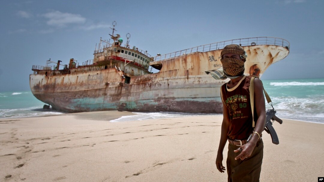 Các vụ tấn công của hải tặc Somalia đã giảm xuống trong mấy năm gần đây do sự có mặt của tàu hải quân tuần tra trong khu vực và nhân viên bảo vệ có vũ trang trên các tàu.