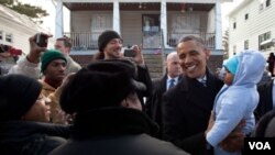 El presidente Barack Obama mantiene el apoyo de sus votantes de la base demócrata, pero es cuestionado por los votantes independientes.