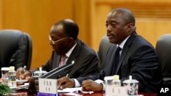 Joseph Kabila, président de la RDC, à droite, avec son Premier ministre Matata Mponyo à Beijing, le 4 septembre 2015. (Lintao Zhang/Pool Photo via AP)