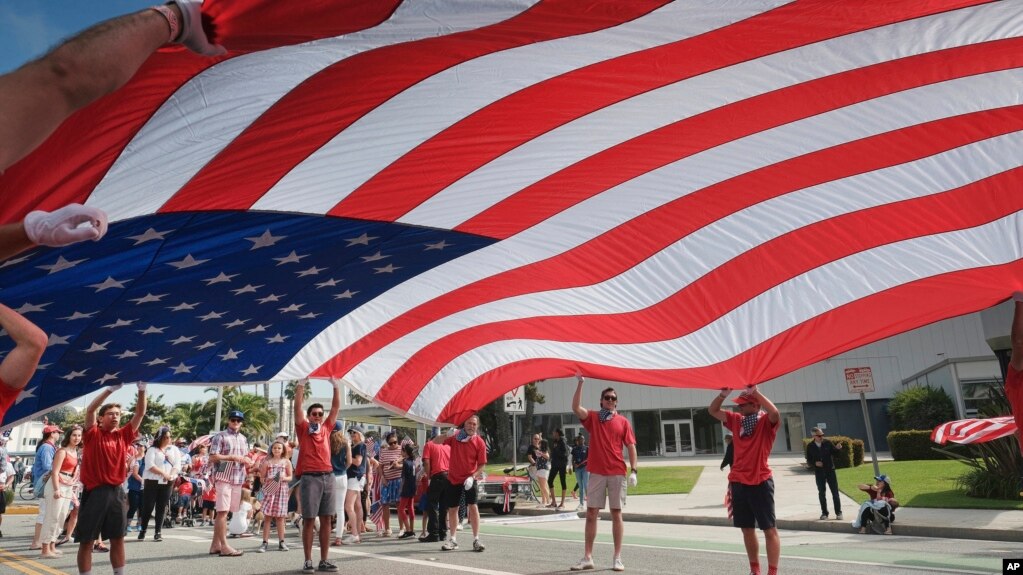资料照片：美国独立日的庆祝游行。