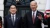 Presiden AS Joe Biden menyambut Perdana Menteri Jepang Fumio Kishida di Serambi Selatan Gedung Putih di Washington, DC, Selasa 9 April 2024. 