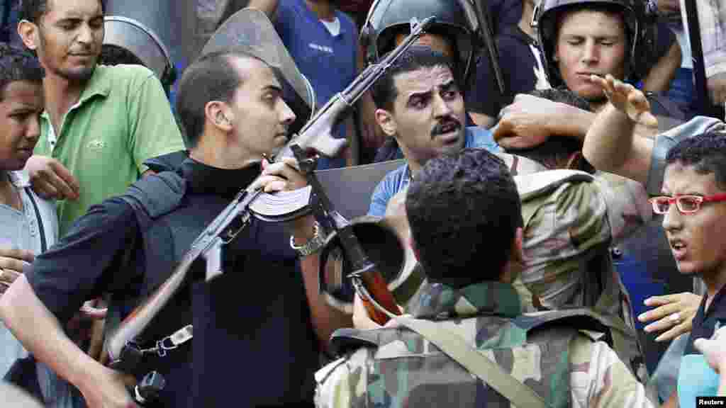 Policemen stand guard inside a room of the al-Fath mosque when supporters of deposed Egyptian President Mohamed Morsi exchanged gunfire with security forces inside the mosque in Cairo, Aug.t 17, 2013