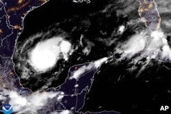 Esta imagen satelital de la Administración Nacional Oceánica y Atmosférica tomada a las 11:36 p. m., hora del Este de Estados Unidos, el domingo 6 de octubre de 2024, muestra el huracán Milton. (NOAA vía AP)