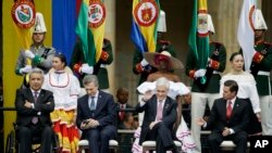 Los presidentes de Ecuador Lenín Moreno, Mauricio Macri de Argentina, Sebastián Piñera de Chile y Enrique Peña Nieto de México, en la ceremonia de toma de posesión del nuevo presidente de Colombia Iván Duque, en Bogotá. Martes 7 de agosto de 2018. (AP Photo/Fernando Vergara)