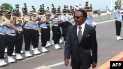 L'ancien président du Gabon Omar Bongo Ondimba lors de son 40e anniversaire au pouvoir, à Libreville, le 2 décembre 2007.