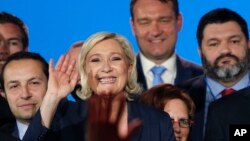 Bà Marine Le Pen (giữa) lãnh tụ phe cực hữu Pháp chống di dân tại buỗi lễ kỷ niệm ngày 1/5/2018 tại Nice, miền nam nước Pháp.