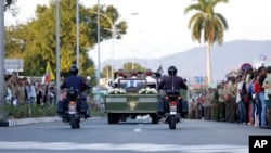 Les cendres de Fidel Castro sont transportées pour un enterrement intimiste à Santiago, Cuba, le 4 décembre 2016.