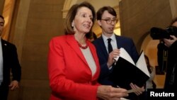 Ketua DPR Amerika, Nancy Pelosi berbicara kepada media di Gedung Capitol, Washington DC, Rabu (16/1).