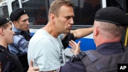 Задержание Алексея Навального полицией в ходе протестной акции в Москве 12 июня 2019 г.