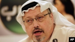 លោក Jamal Khashoggi អ្នកកាសែត​ជាតិ​អារ៉ាប៊ី ​សា​អូ​ឌីត​​ ដែលត្រូវបានសម្លាប់ នៅ​ស្ថាន​កុងស៊ុល​អារ៉ាប៊ី ​សាអូឌីត​ក្នុង​ទីក្រុង​អ៊ីស្តង់​ប៊ុល​នៃ​ប្រទេស​តួកគី។