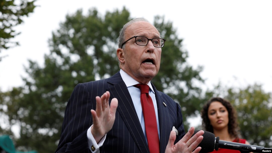 El asesor económico de la Casa Blanca, Larry Kudlow, anunció una posible reunión entre presidenta de la Cámara de Representantes, Nancy Pelosi, y el secretario de Comercio, Steven Mnuchin. [Archivo]