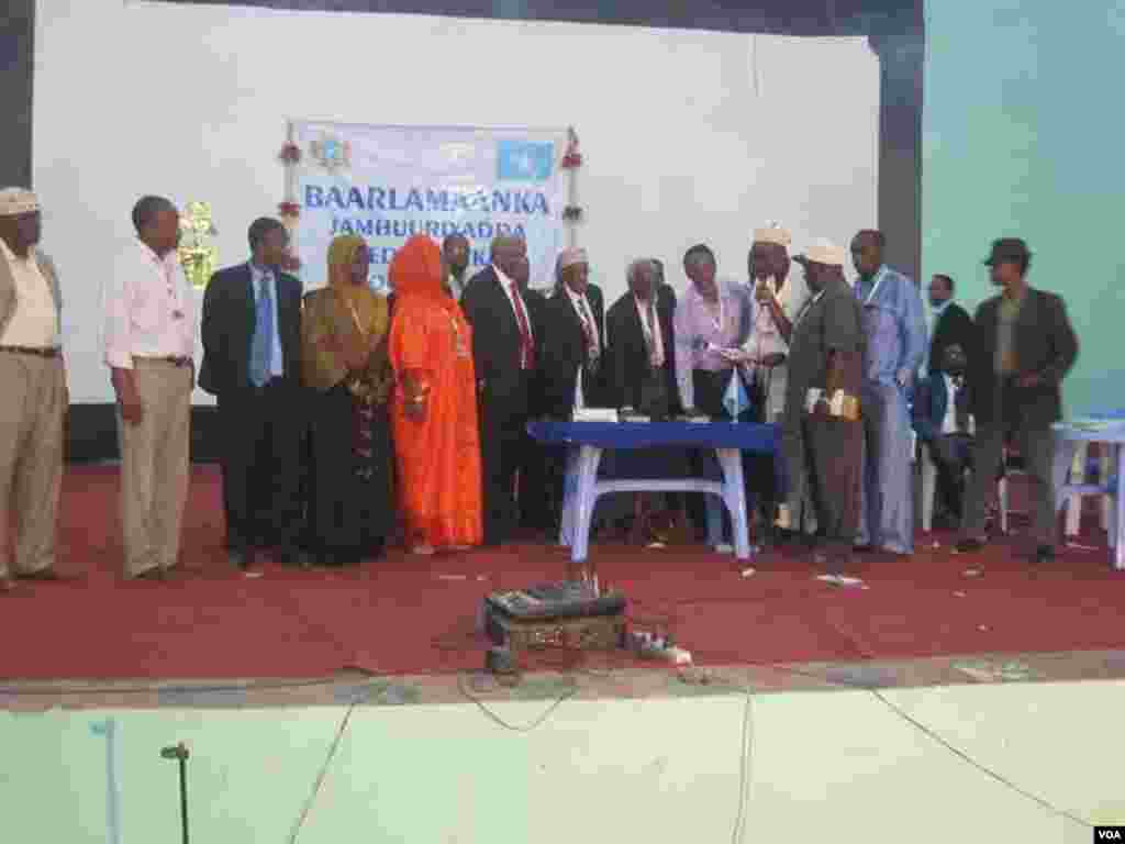 Guddoonka cusub ee Baarlamaanka Soomaaliya&nbsp; oo la dhaarinayo