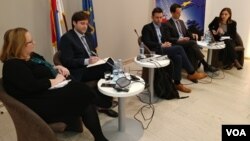 Učesnici konferencije o evropskim perspektivama Zapadnog Balkana, u EU info centru, u Beogradu, 25. januara 2017. (Glas Amerike)