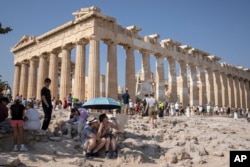 Yunanistan aşırı sıcaklar nedeniyle Akropolis tepesini geçici olarak kapattı.