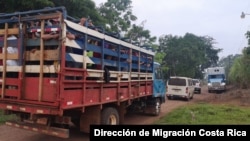 La policía interceptó un camión con 59 personas que intentaban entrar a Costa Rica, en el cantón de Los Chiles, cerca de frontera con Nicaragua.