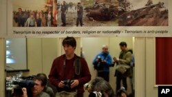 Shugabannin kungiyar Basque ta ETA yayinda suke neman gafara wurin al'ummar kasar Spain dangane da shekaru 60 da suka yi suna kashe mutane a fafutikarsu