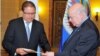El nuevo embajador fue recibido por el secretario general de la Organización de Estados Americanos, José Miguel Insulza.