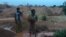 Des femmes sur un site aurifère à Siguiri, en Guinée, le 16 mai 2018. (VOA/Zakaria Camara)