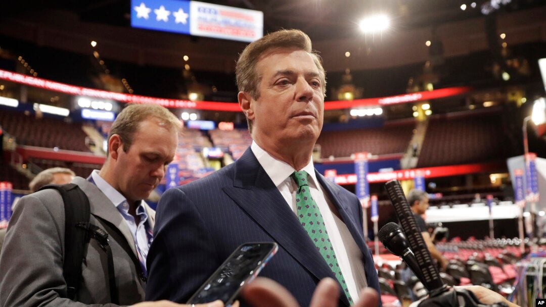 Pol Manafort razgovara sa novinarima na Republikanskoj nacionalnoj konvenciji u Klivlendu, 17. jula 2017.