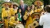 Pence encabeza sencilla celebración del Cinco de Mayo