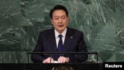 FOTO FILE: Presiden Korea Selatan Yoon Suk Yeol berpidato di Sesi ke-77 Majelis Umum PBB di Markas Besar PBB di New York City, AS, 20 September 2022. (REUTERS/Brendan McDermid/File Foto)