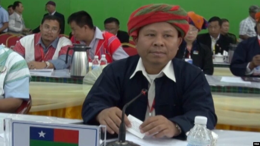 Delegasi-delegasi yang menghadiri konferensi kelompok etnis Burma di markas besar Organisasi Kachin Merdeka, Laiza (30/10).