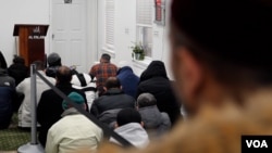 Suasana di dalam Masjid Al-Falah, Philadelphia, Pennsylvania. (VOA)