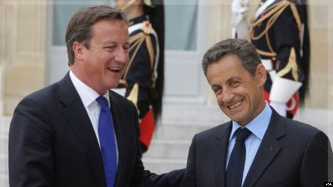 PM Ingris David Cameron (kiri) dan Presiden Perancis Nicolas Sarkozy dijadwalkan akan melawat ke Libya hari Kamis (15/9).